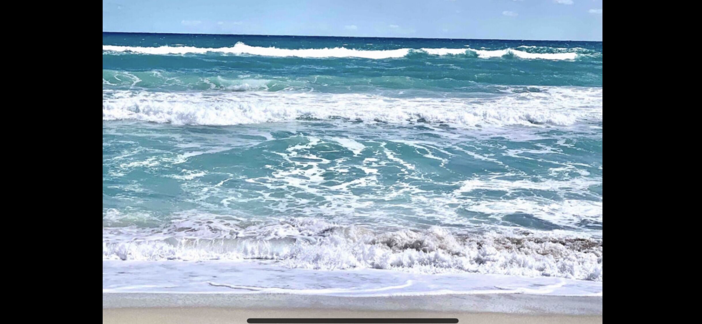 Una spiaggia nelle vicinanze, lettini da mare, teli da spiaggia