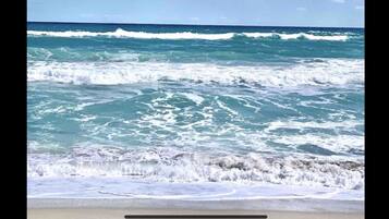 Beach nearby, sun loungers, beach towels