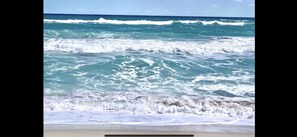 Beach nearby, sun loungers, beach towels