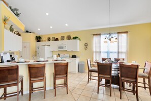 Dining - Fantastic Resort 5BR House - South Facing Pool/Spa (Kissimmee)