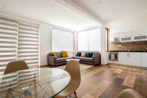Appartement | Salle de séjour | Téléviseur de 30 po avec télévision numérique