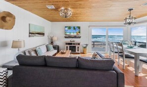 Smart TV, chimenea, libros y oficina 