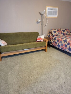 1 dormitori i roba de llit 