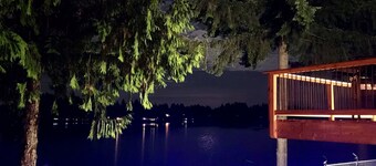 Lakefront Cabin w/Hot Tub, Game Room, Kayaks & Mt. Rainier VIEW