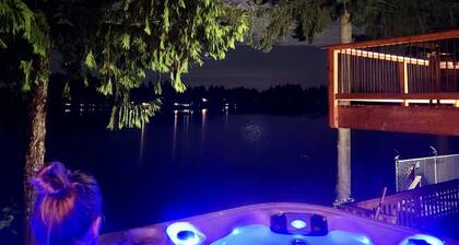 Lakefront Cabin w/Hot Tub, Game Room, Kayaks & Mt. Rainier VIEW