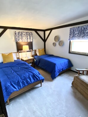 3 bedrooms, travel cot, free WiFi, bed sheets