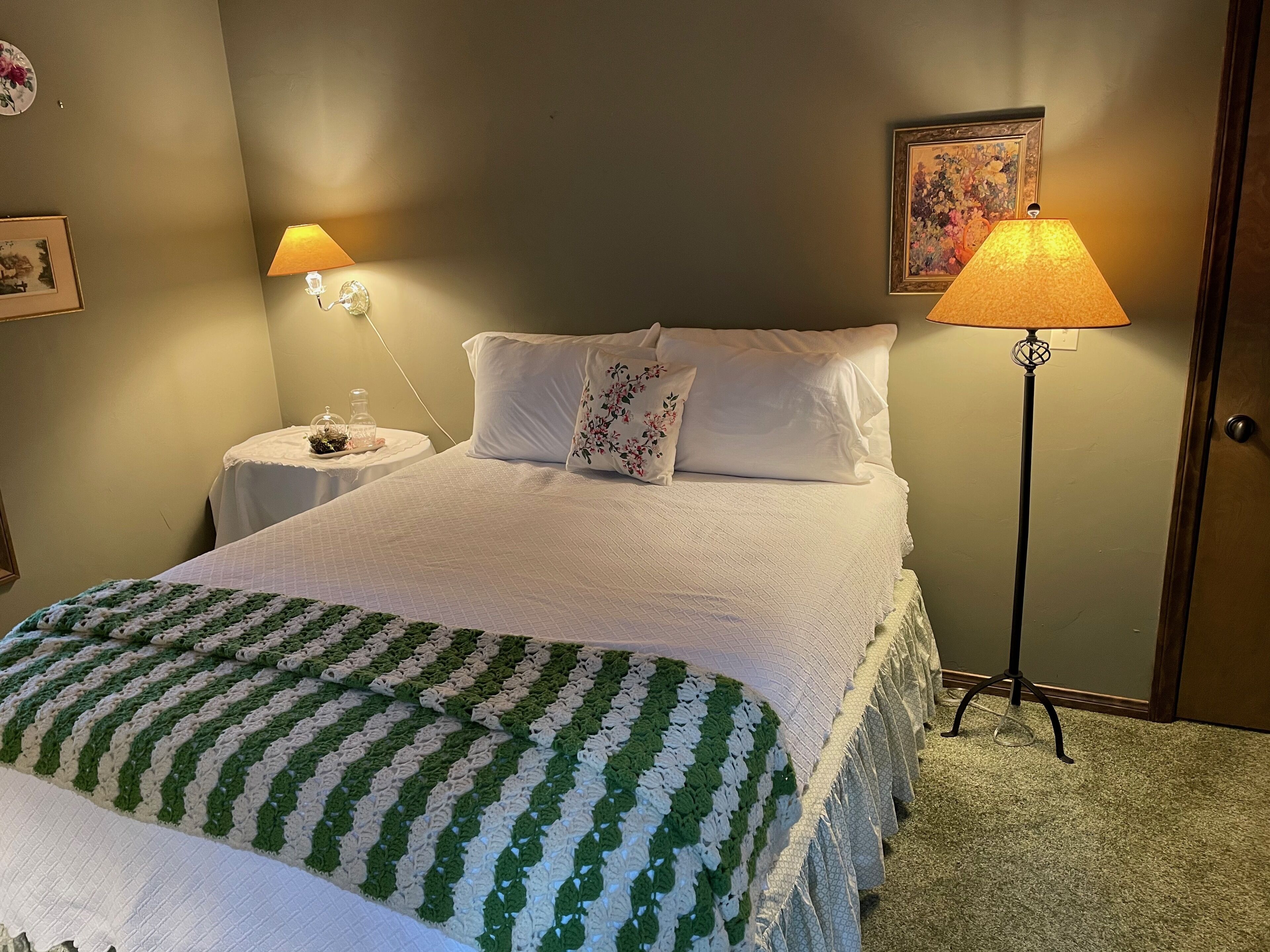 4 bedrooms, iron/ironing board, free WiFi, bed sheets