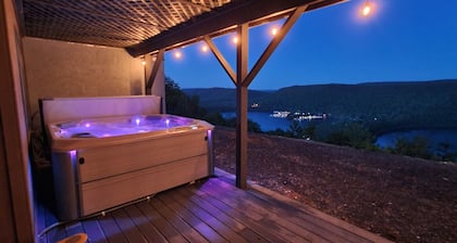 Last minute-900 night! Luxury mountain lake home! Stunning view! Hot Tub & More