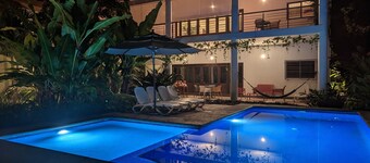 Los Gallos - Second Level Apartment