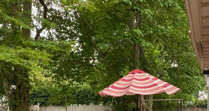 Room for rent in safe house surrounded by nature w/ private beach 8 min away!