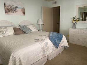2 bedrooms, iron/ironing board, WiFi, bed sheets - Light and Bright, 2 bed, 2 bath condo on the west 8th fairway at Monterey CC (Palm Desert)