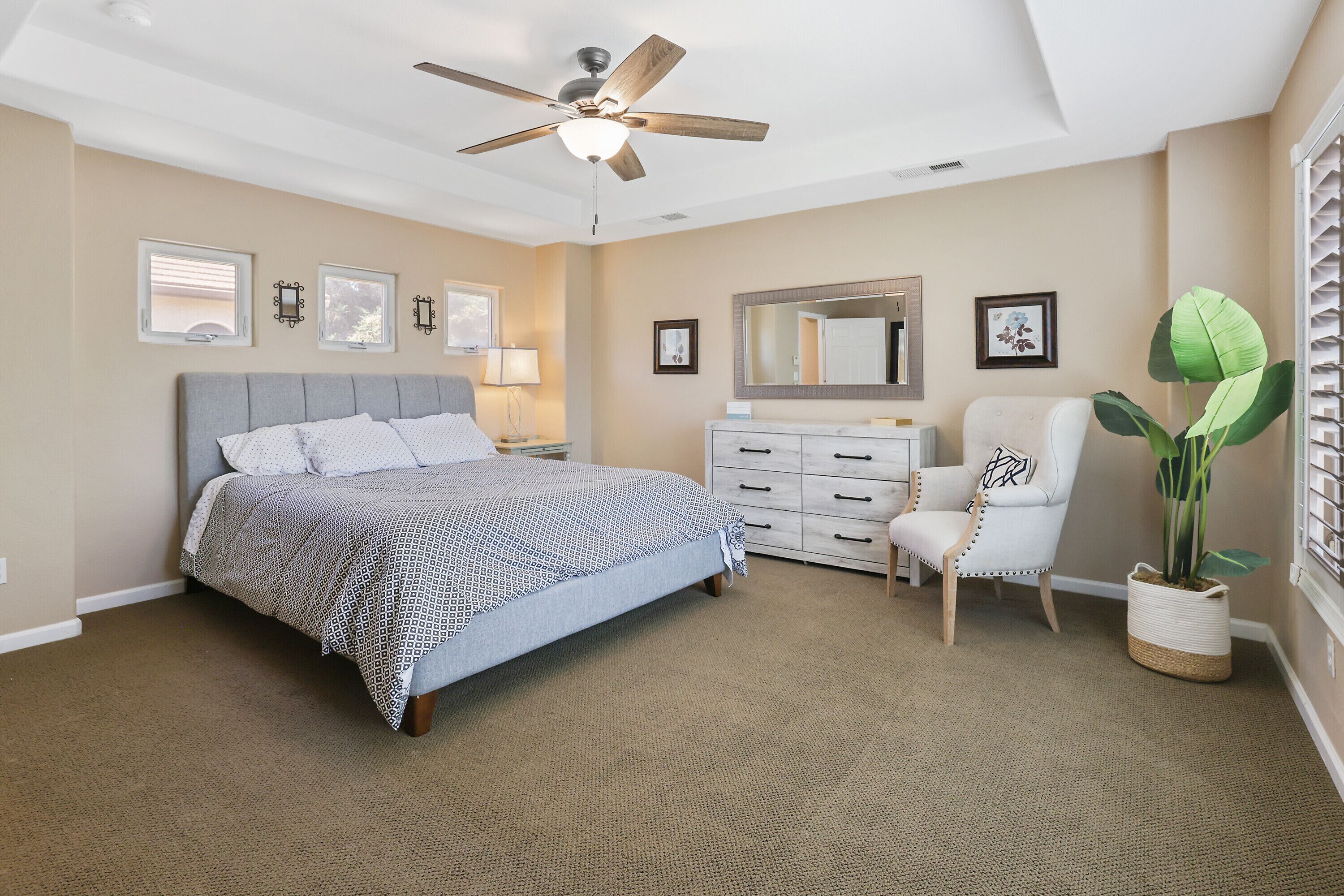 5 bedrooms, desk, iron/ironing board, travel crib