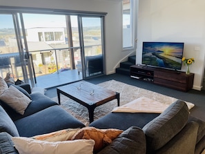 Smart TV, video games - Beautiful Martha Cove home - 100m from water (Safety Beach)