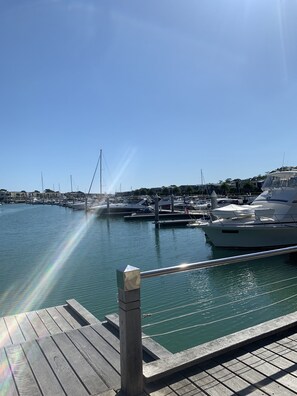 Marina - Beautiful Martha Cove home - 100m from water (Safety Beach)