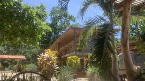Property grounds - A rustic lodge surrounded by gardens, in a jungle setting - double Room 1 (Provincia de Guanacaste)