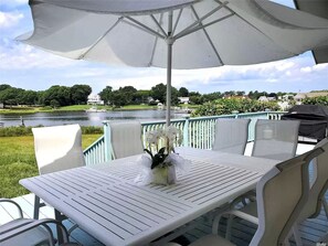 Outdoor dining - Stunning Hamptons Waterfront Escape w/ Sunset View (Hampton Bays)