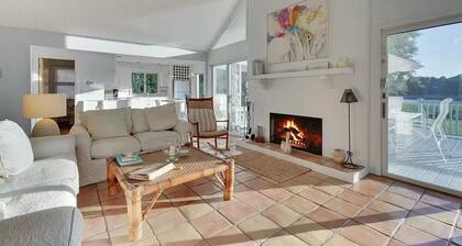 Stunning Hamptons Waterfront Escape w/ Sunset View