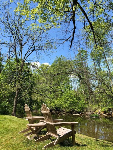 Antietam Toll House~ an historic waterfront cabin with fully fenced yard.