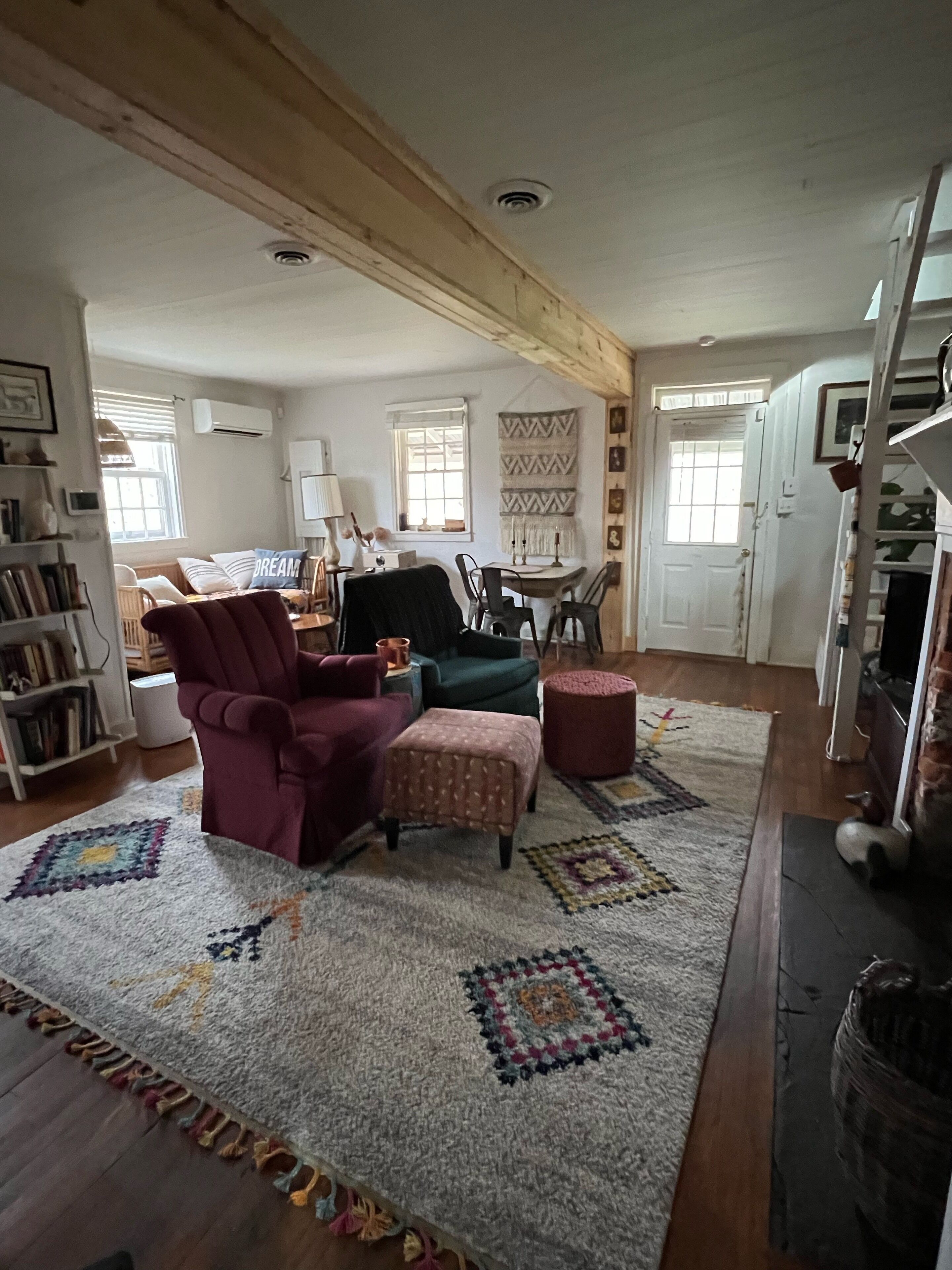 Smart TV, fireplace, books, stereo