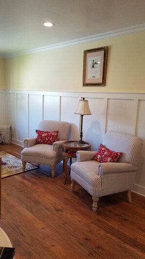 Interior - JUST BUILT - Guest Cottage  with a complimentary ride in a 1911 Model T Ford (Coeur d'Alene)