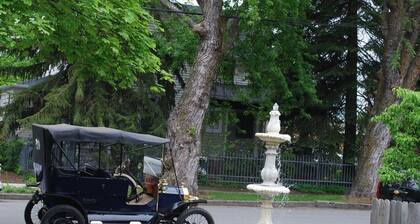 New Cottage walking distance to town & Lake complimentary ride in a 1911 Model T