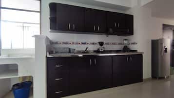Fridge, microwave, cookware/dishes/utensils, lobster pot