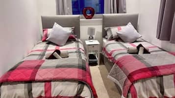 2 bedrooms, iron/ironing board, WiFi, bed sheets