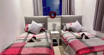 Stunning spacious Apartment on River Ness
