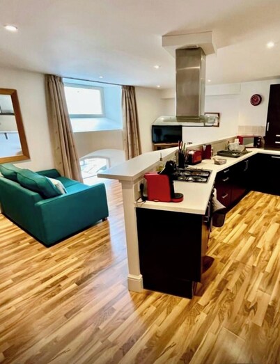 Stunning spacious Apartment on River Ness