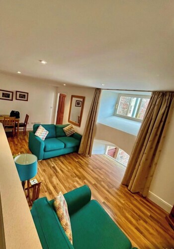 Stunning spacious Apartment on River Ness