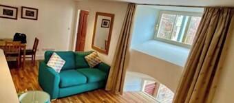 Stunning spacious Apartment on River Ness