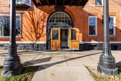 ⛰️HISTORIC COMFY CONDO IN HEART OF ELLICOTTVILLE, PVT PARKING, FLEXIBLE CANCEL⛰️