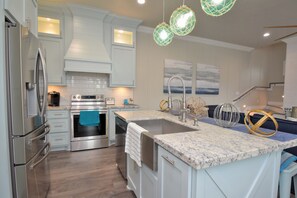 Fridge, microwave, oven, stovetop - BEACH HANSON 1 New Construction with private pool and hot tub. (Bolivar Peninsula)