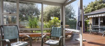 Fantails Roost - Bowentown Holiday Home