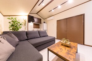 Casa, no fumadores | Zona de estar | Una televisión de pantalla plana, Netflix, servicios de streaming