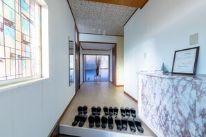 Interior entrance - RAKUWA Bettei (Fujikawaguchiko)
