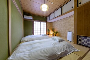 House, Non Smoking | 4 bedrooms, desk, free WiFi, bed sheets