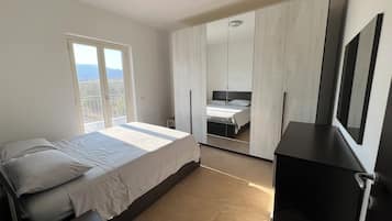 2 dormitorios, tabla de planchar con plancha, wifi y ropa de cama