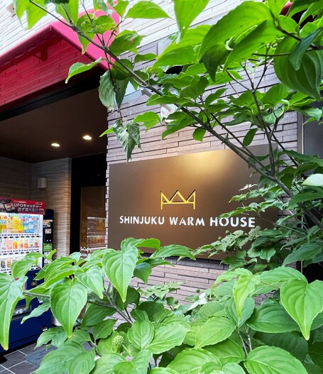 Shinjuku Warm House - Image 12