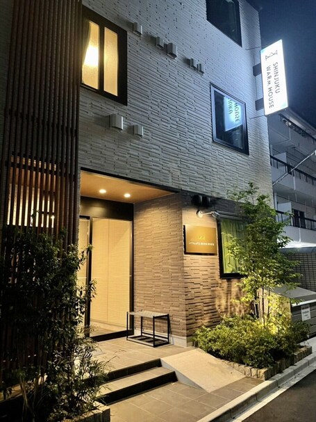 Shinjuku Warm House - Image 19