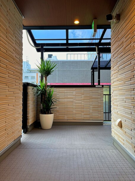 Shinjuku Warm House - Image 10