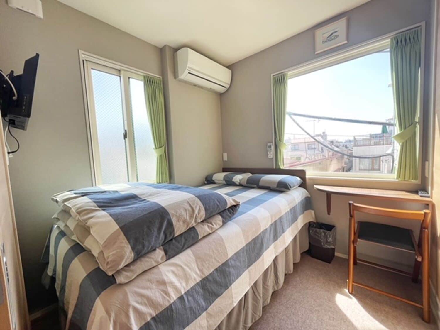 1 bedroom, desk, free wifi, bed sheets