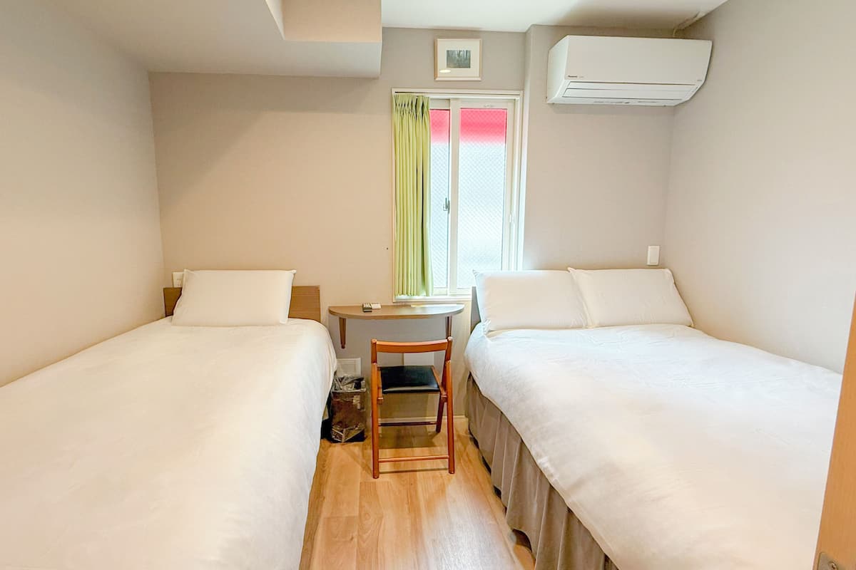 Main Building Triple Room, Non Smoking (202) | Desk, WiFi (free), bed sheets