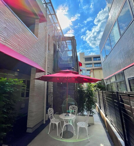 Shinjuku Warm House - Image 3