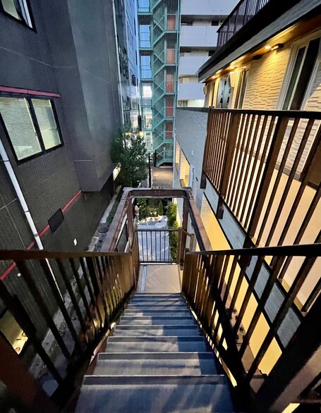 Shinjuku Warm House - Image 24