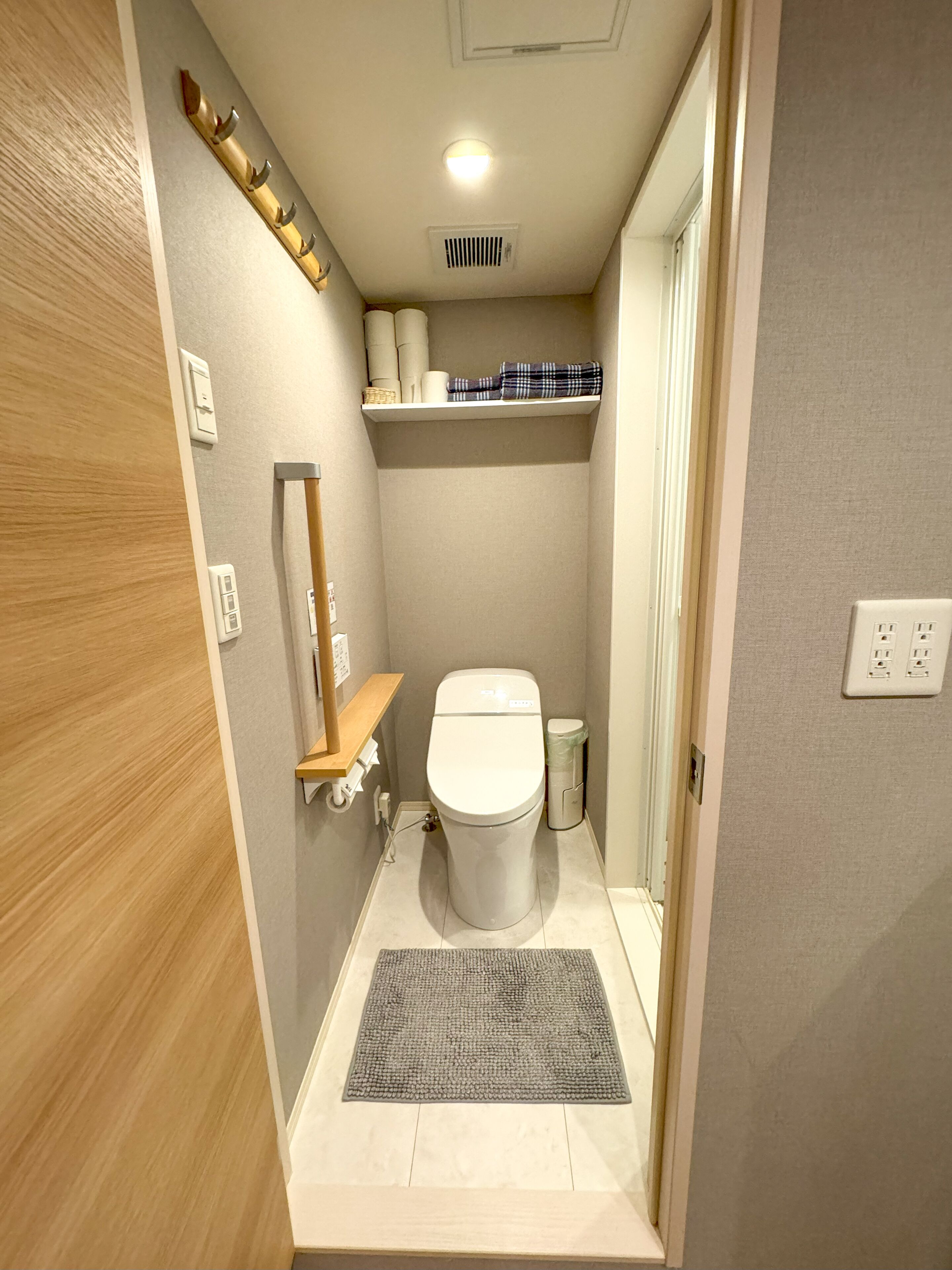 shower, free toiletries, hair dryer, slippers