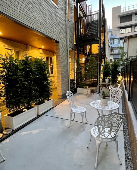 Shinjuku Warm House - Image 18