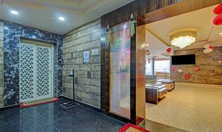 Lobby. Treebo Golden Heights