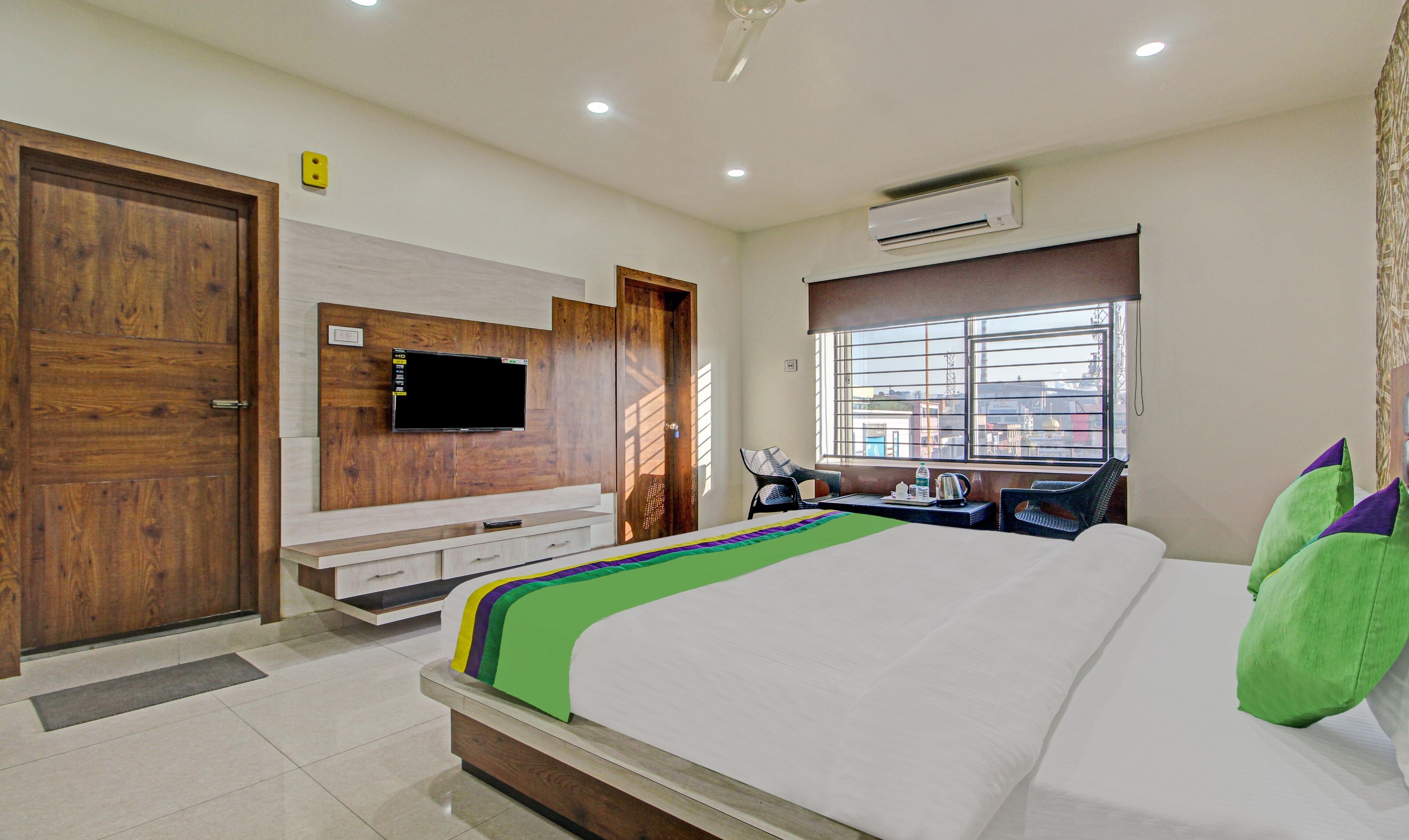 デラックス ルーム | デスク、アイロン / アイロン台、WiFi (無料)、ベッドシーツ