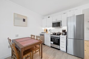 Huoneisto (2 Bedrooms) | Ruokailu omassa huoneessa